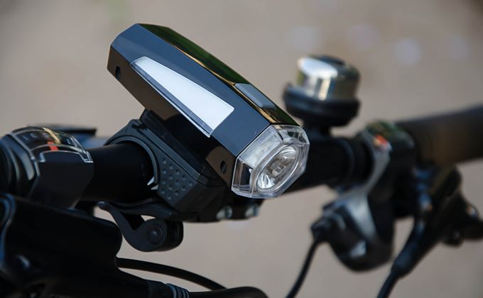 折りたたみ自転車につけるライトの画像