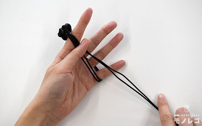 イヤホンの巻き方ステップ1の画像