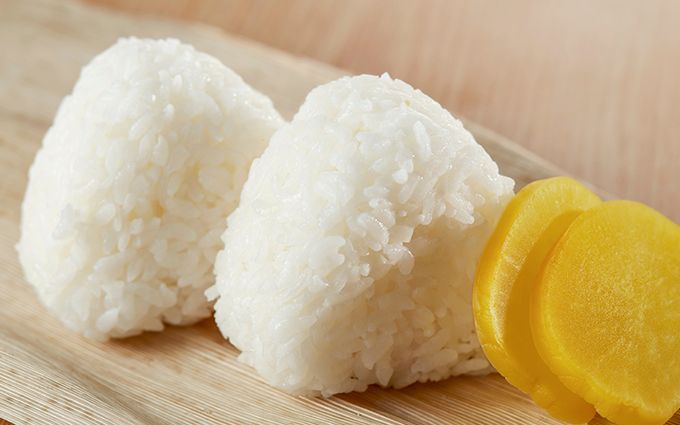 塩気が弱い×結晶が小さい塩=味が繊細なごはん(おにぎり)やトマト以外の野菜に