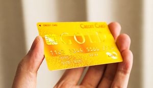 20代向けのおすすめゴールドカードはどれ?メリットやステータスカードも解説