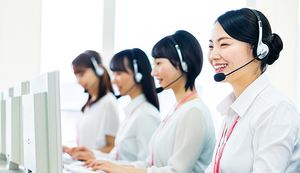 楽天カードのオペレーターと話せる4つの問い合わせ電話番号は?トラブル別に紹介
