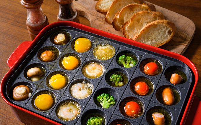 ホットプレートでアヒージョを作っている画像