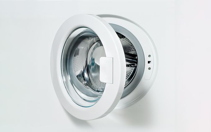洗濯機のドアが開いている画像