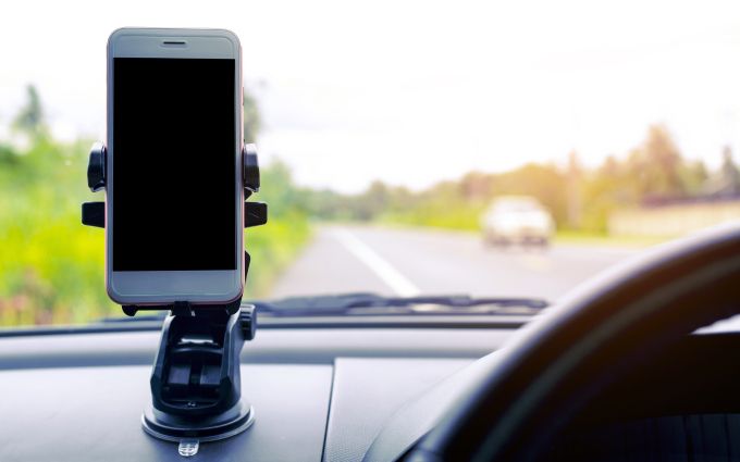ワイヤレス充電器の種類:車用マウント型