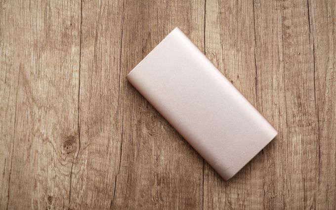 ワイヤレス充電器の種類:モバイルバッテリー型