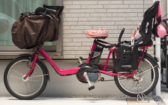 子ども乗せタイプの電動アシスト自転車の画像