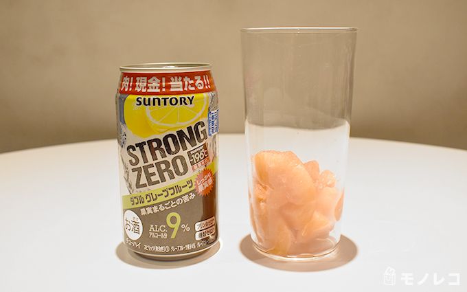 ストロングゼロダブルグレープフルーツと冷凍グレープフルーツの画像