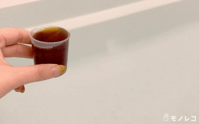 華密恋薬用入浴剤を湯船に入れている動画