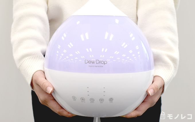 Three-up(スリーアップ)ハイブリッド加湿器デュードロップLを持っている画像
