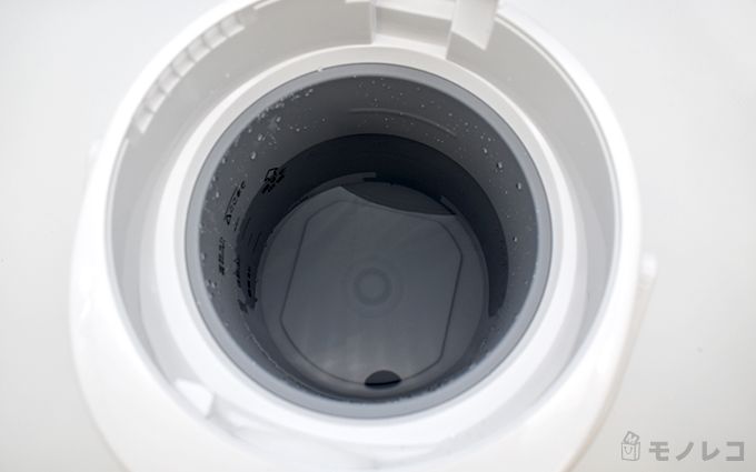 象印スチーム式加湿器EE-RN50のタンク内部画像