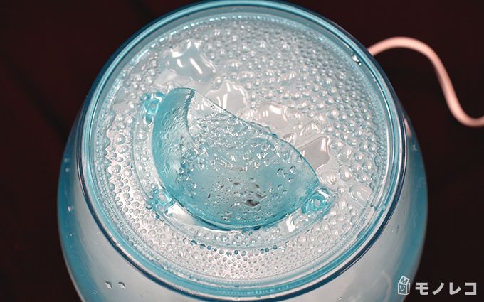 ヒロ・コーポレーションの加湿器レイドロップH2 TH-SK38の内部に水滴がある画像