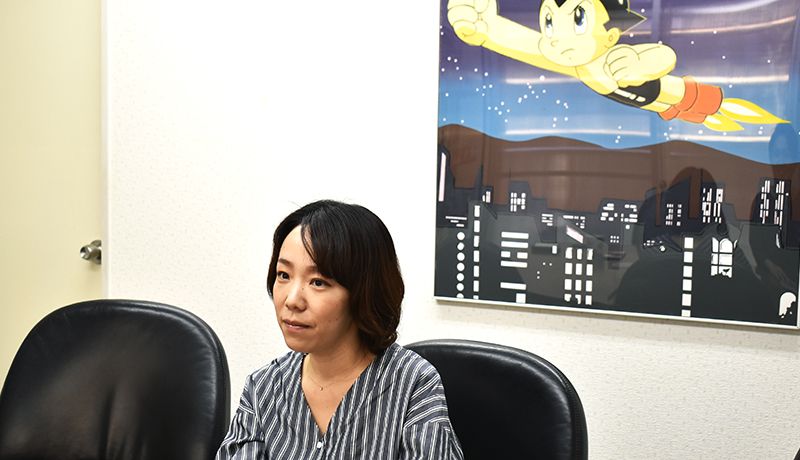 日高 海さんがインタビューを受けている画像①