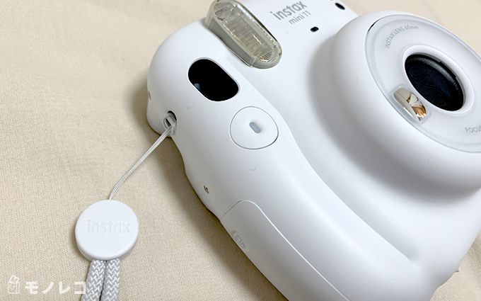 ストラップを付けたチェキ画像
