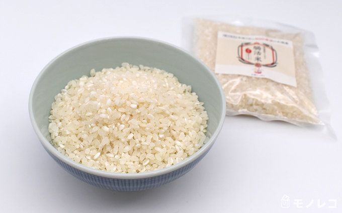出島トンボロ 腸活米の炊く前の米粒とパッケージの画像