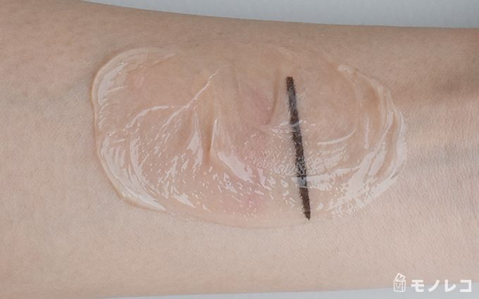 クレンジングを塗り、指で10回くるくるなじませている画像