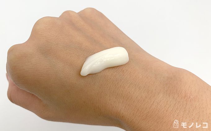 WHITH WHITE(フィスホワイト)除毛クリームを塗った手の甲の画像