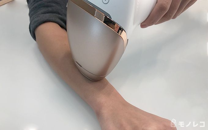 ルメアプレステージを腕に当てている画像