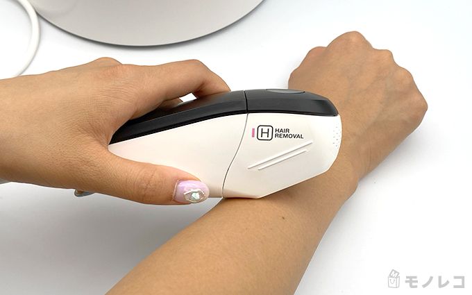 LAVIE(ラヴィ)で腕に照射している画像