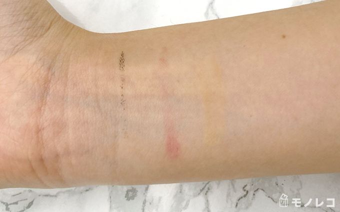 クレンジングリキッドをコットンで拭いた後の画像