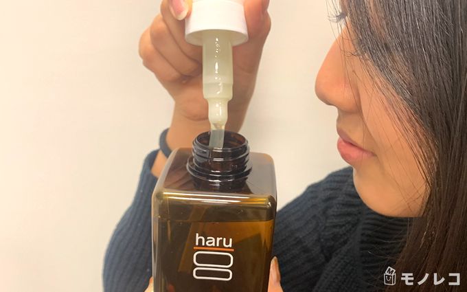 haru kurokamiスカルプの香りを嗅いでいる画像