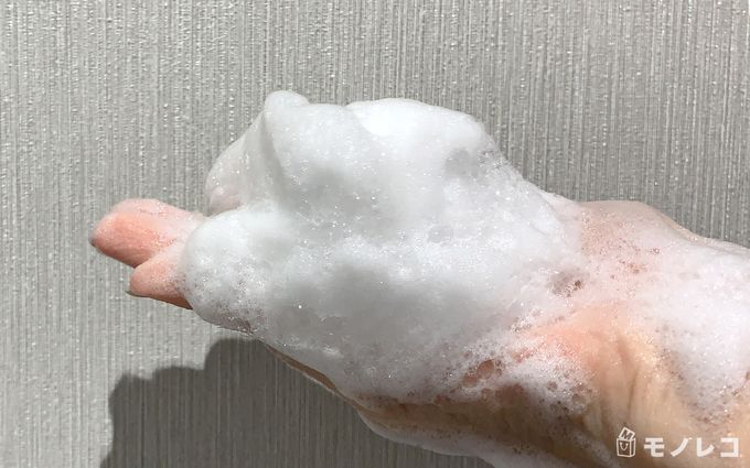 BIOLISS(ビオリス) ボタニカル シャンプー (ディープモイスト)を泡立てた写真