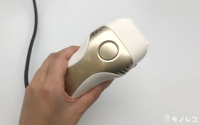 エムテック ケノン(KE-NON)のを握っている画像