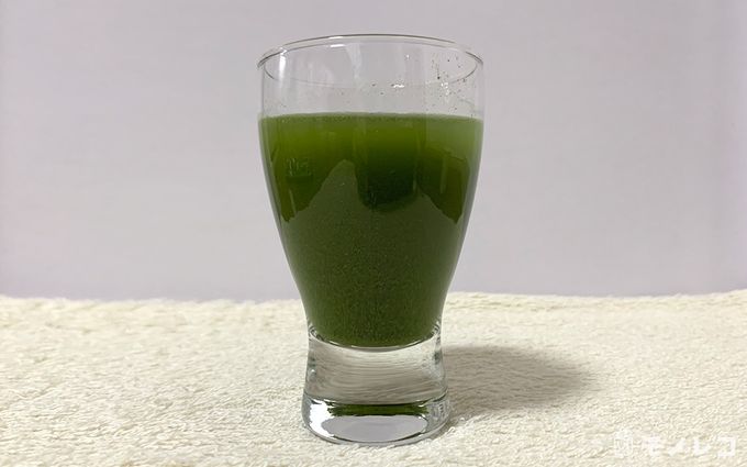 ドクターベジフル青汁を水で溶かした画像