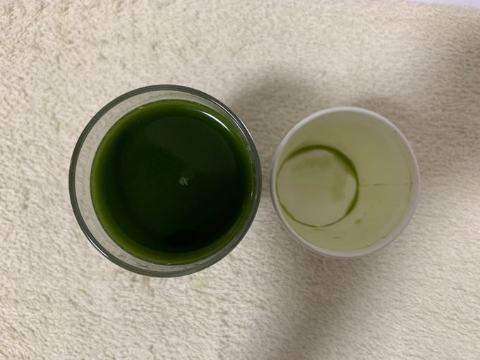 山本漢方製薬大麦若葉の溶け残り具合