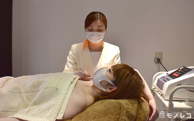 TBCでスーパー脱毛の施術をしている画像