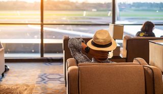 プライオリティ・パスに無料で入会!JCBのおすすめクレジットカードや注意点を徹底解説