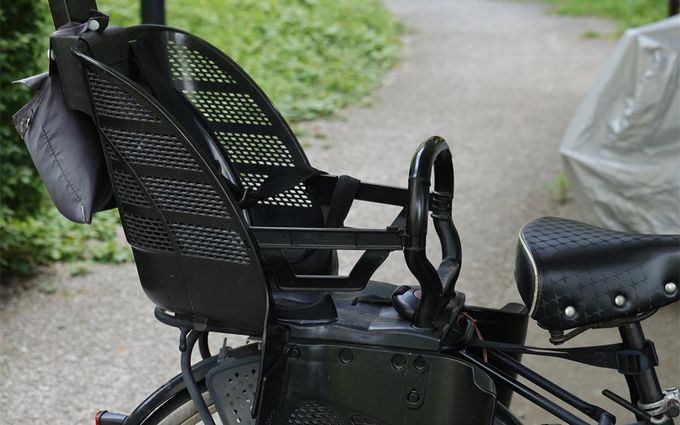 子ども乗せ電動自転車のチャイルドシートの画像