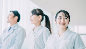 レバウェル看護(旧:看護のお仕事)とは?評判や口コミ、登録の流れを詳しく解説