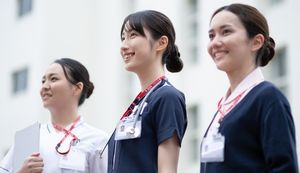 正看護師と准看護師の違いとは？それぞれの年収や仕事内容の違いを解説