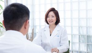 保健師と看護師どっちがいい?年収や仕事内容の違いを徹底解説