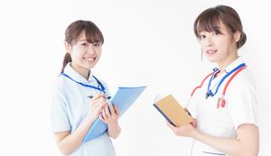 看護師の経験や免許を活かせる他職種とは?転職のメリット・デメリットも解説