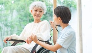 病院以外で看護師におすすめの職場23選!転職先の平均年収や注意点も解説