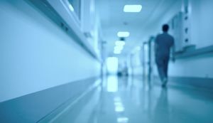 看護師の夜勤がきつい5つの理由は？夜勤時対策から夜勤なしで働ける職場情報まで解説