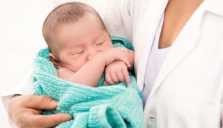 助産師の仕事がきついといわれる理由とは？看護師との違いや辞める理由も解説