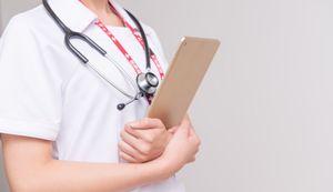 20代看護師の平均年収とは?20代の看護師が年収を上げる方法も解説