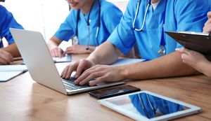 看護師の転職は何年目がベスト?転職するメリット・デメリットを経験年数別に解説