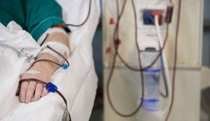 透析看護師に向いてる人の特徴は?給料や仕事内容も解説