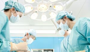 オペ看護師の年収は高い？年収をアップさせる方法や向いてる人の特徴も解説