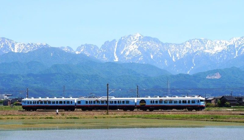 観光列車「一万三千尺物語」で絶景と美味を堪能！乗車のポイントや沿線情報をあいの風とやま鉄道株式会社にインタビュー