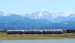 観光列車「一万三千尺物語」で絶景と美味を堪能!乗車のポイントや沿線情報をあいの風とやま鉄道株式会社にインタビュー