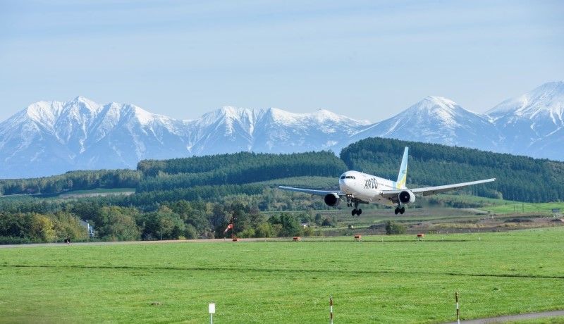 旭川空港で発着する飛行機の画像